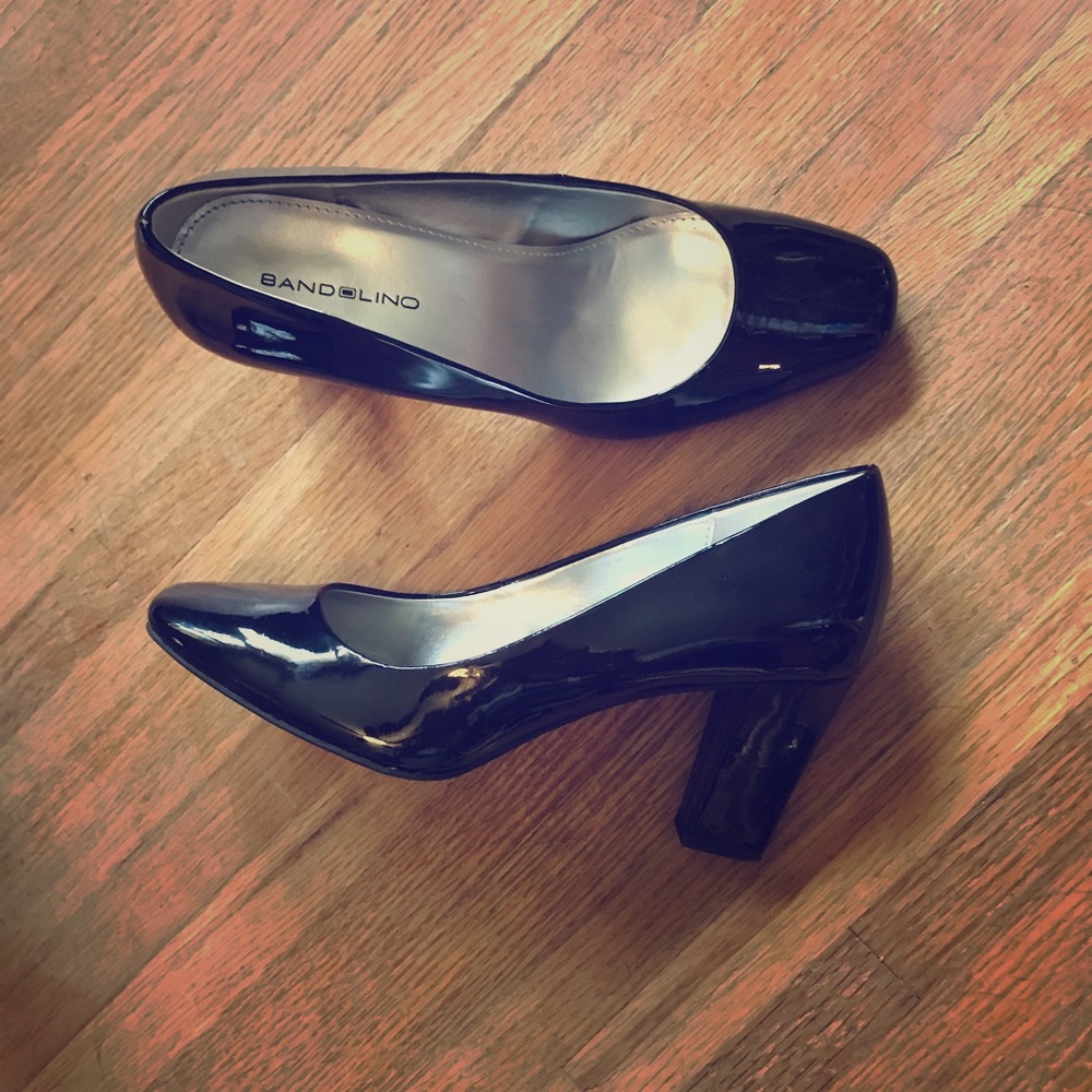 Bandolino shiny black patent classic pumps EUC